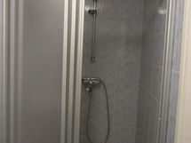 keskikerroksen suihku