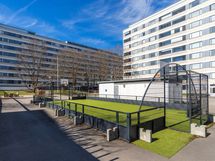 Taloyhtiön pihapiiriä on uudistettu vasta viihtyisämmäksi