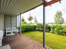 Terasseilta on kauniit järvimaisemat