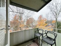 Parvekkeelta rauhaisat näkymät karkeasti länteen