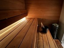 Tunnelmallinen sauna.