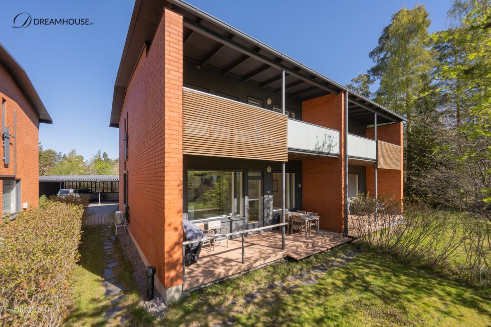Hyväkuntoinen paritalokoti erinomaisella sijainnilla Soukassa!