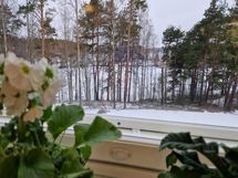 Näkymä avautuu suoraan Myllysaaren suuntaan.