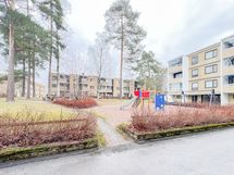 Taloyhtiön sisäpiha.