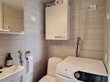 Päältätäytettävä pyykinpesukone mahtuu tilaan paremmin..