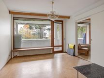 MH 4, Olohuoneen perällä oleva makuuhuone