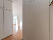 Hall / Eteinen
