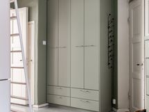 Eteisessä kaappitilaa