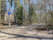 Keskuspuiston upeat ulkoilureitit ovat parin minuutin kävelymatkan päässä.