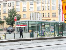 Metro, ratikka ja kaupat ovat lähellä.