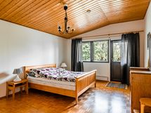 Makuuhuone yläkerrassa