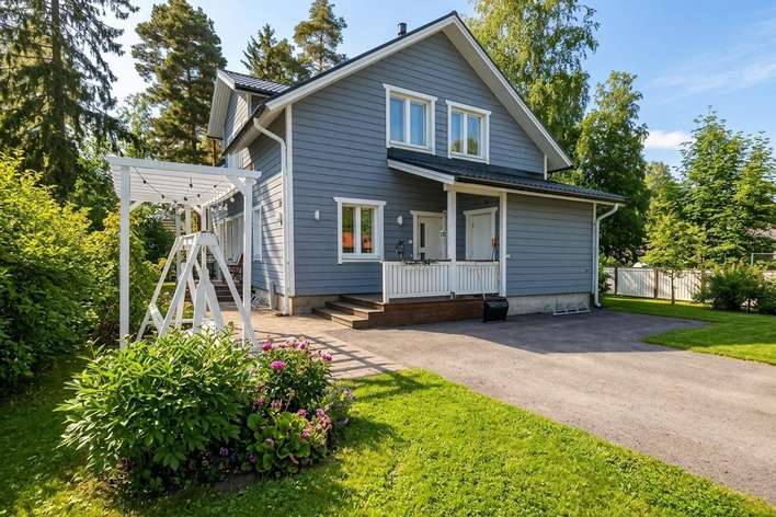 Omakotitalo, 6h, k, s, khh, 2 x wc, vt, aula., 178/217 m², Ruskeasanta, Vantaa