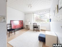 Alakerran makuuhuone 1