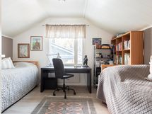 yläkerran toinen makuuhuone