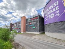 Kauppakeskus Skanssi on parin kilometrin päässä kotoa.