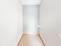 Alkovin mitat ovat noin 139x190cm.