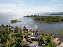 Täydellinen sijainti Ruotsinsalmen maisemissa.