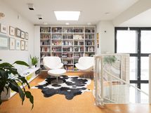 Yläkerran aula/kirjasto