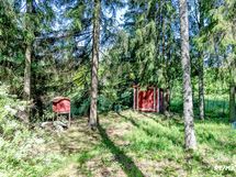 Piharakennuksia/varastoja