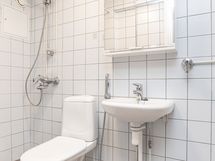 Kylpyhuoneet uusittu putkiremontin yhteydessä/ Badrummen renoverade i samband med rörrenov.