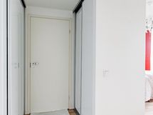 Pieni käytävä saunaosastoon