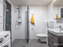 Asunnon märkätilat on uusittu vuosien 2024-25 LVIS-saneerauksessa perinteisellä menetelmällä.