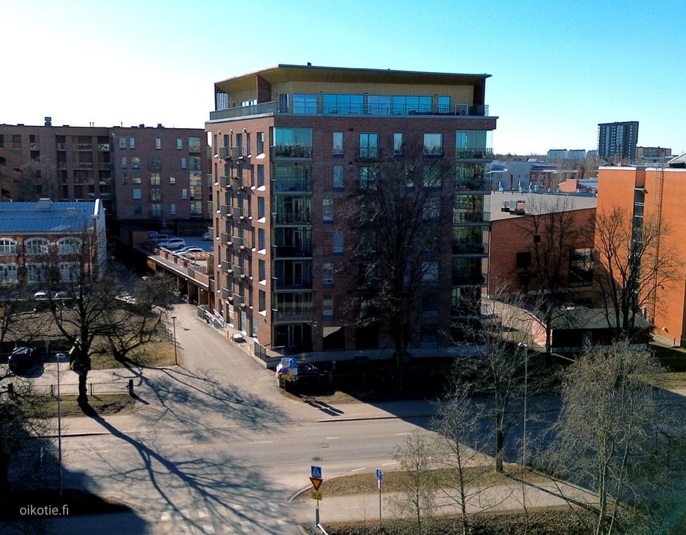 Julkisivu