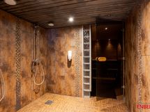 Päärakennuksen kylpyhuone