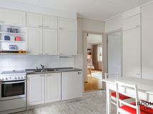 Keittiön vieressä on ...