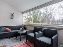 Makuuhuoneista on käynti yläkerran parvekkeelle.