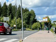 Alueella on hyvät liikenneyhteydet bussilla ja junalla.