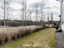 Suojainen takapiha