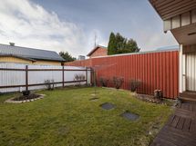 Aidattu takapiha/ Inhägnad bakgård