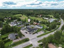Kauppa aivan vieressä