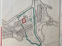 Rakennusalue rajattu punaisella ja yhteishallinta-alue vihreällä.