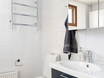 Erillinen wc ja kodinhoitotila