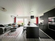 Huoneistossa on ilmalämpöpumppu.