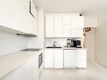 Keittiössä on astianpesukone.