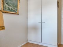 Makuuhuone 1 kaapisto.