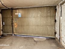 hallin ovi siäpuolelta