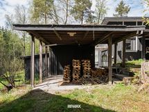 Katetun tilan takana on kaksi kylmää varastotilaa
