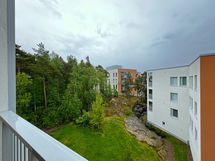 Näkymä parvekkeelta on kaakkoon.