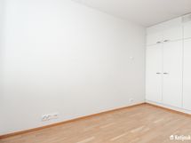 Makuuhuoneessa hyvin säilytilaa