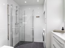 Seinä wc ja paikka pyykkitornille