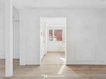 Keittiö toimii niin omana yksikkönään kuin sulautuu osaksi koko perheen yhteistä tilaa.