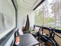 Parveke on keittiön yhteydessä.