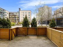 Tilava terassi, kesää odotellaan