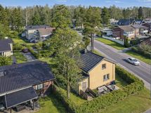 Havainnekuva pihasta kesällä