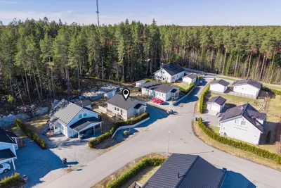 Omakotitalo, 2h, tupakeittiö, vh, wc, pesuhuone/wc, sauna, avoterassi, varasto, 63 m², Asemantaka