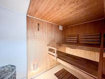 Taloyhtiössä on sauna.